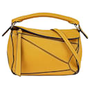 Bolsa Loewe Mini Puzzle em mostarda