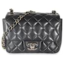 Chanel Mini Quadrat-Flap-Tasche aus schwarzem, gesteppte Lammleder