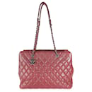 Sac de shopping large en caviar matelassé bordeaux de Chanel