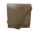 Louis Vuitton Epi Biarritz Shoulder Bag M5293B in Very Good Condition - Autre Marque
