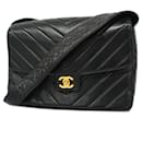 Bolsa de ombro de couro de cordeiro preto Chanel