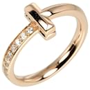 Anello stretto T One di Tiffany & Co.