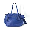 Prada blaue Lederhandtasche