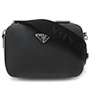 Bolso de hombro Prada Saffiano negro