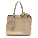 Sac à main en cuir beige Prada 1BA058