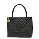 Borsa tote Chanel Reissue in pelle caviar nera