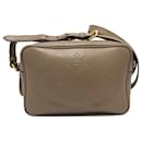 Bolso de hombro de cuero beige Prada