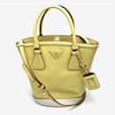 Sac à épaule en cuir jaune Prada B2442B