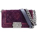 Bolsa de Ombro Chanel Boy em Veludo Bordeaux