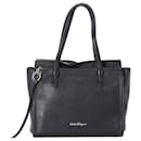 Ferragamo Pebbled Medium Amy Tote aus schwarzem Leder - Salvatore Ferragamo