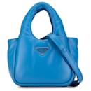 Borsa piccola in nappa morbida imbottita blu Prada