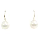 K18 Yellow Gold Pearl Earrings in Great Condition - Autre Marque