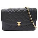 Bolsa de ombro Chanel Matelassé Diana com corrente