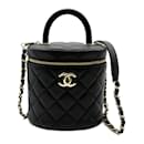 Borsa a spalla Chanel in pelle caviar nera con catena