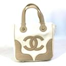 Sac fourre-tout en toile beige Chanel