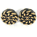 Pendientes de clip vintage en oro y negro Chanel 97A