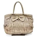 Sac à main Prada en cuir nappa beige