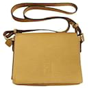 Bolso de hombro de cuero amarillo Fendi