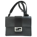 Borsa a spalla in pelle nera Fendi