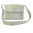 Sac à épaule en cuir gris Chanel