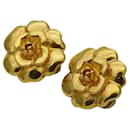 Boucles d'oreilles clip en fleur de camélia doré Chanel