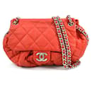 Sac à épaule en cuir rouge Chanel