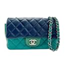 Sac à épaule en cuir d'agneau Chanel en vert et bleu marine