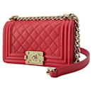 Sac à épaule Chanel Boy en agneau rouge