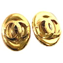 Boucles d'oreilles clips en or vintage Chanel