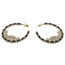 Brincos Chanel B23C Star Pierce em ouro com studs