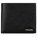 Prada Saffiano Bi-Fold Geldbörse