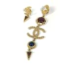 Boucles d'oreilles clip en or Chanel CC Mark