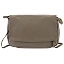 Bolso de hombro de cuero Louis Vuitton Essentiel M94446