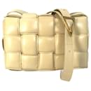 Bolso de hombro de cuero beige Bottega Veneta