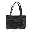 Bolso de hombro de cuero patentado negro Chanel