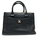 Bolso de hombro de cuero negro Chanel A69930