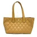 Bolso tote de cuero beige de Chanel con pouch