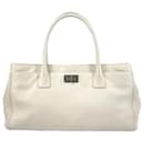 Sac fourre-tout exécutif Chanel en cuir caviar blanc