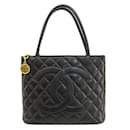 Sac tote en peau de caviar Chanel