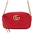 Bolso de hombro pequeño acolchado Gucci GG Marmont