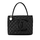 Sac à main en cuir caviar noir Chanel