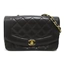 Chanel Matelassé Diana Schultertasche mit Kette