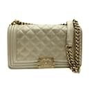 Chanel Boy Schultertasche aus goldenem Leder