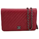 Chanel Coco Boy Carteira com Corrente em Couro Vermelho