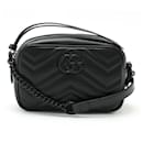 Bolso de hombro de cuero acolchado negro Gucci GG Marmont