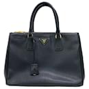 Prada Saffiano Triangle Plate Handtasche