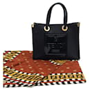 Fendi-Handtasche mit Schal