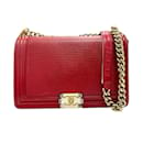 Bolsa de Ombro Chanel Boy em Couro Vermelho