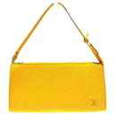 Bolso Pouch Louis Vuitton Epi Accesorios M52959