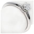 Anillo de diamante Tiffany Solitaire con borde afilado - Tiffany & Co